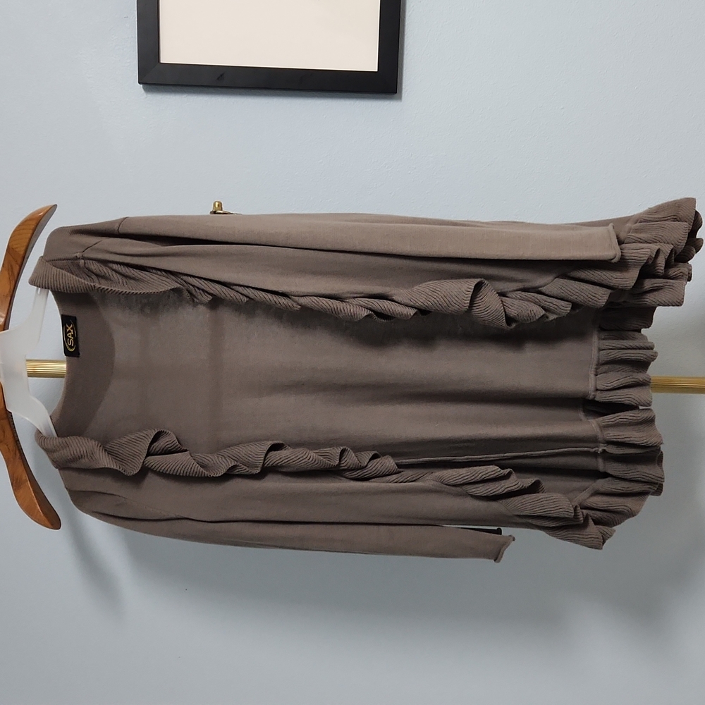 Long brown sweater with ruffles